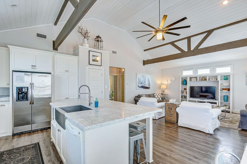 House, 2 Bedrooms | Private kitchen | Coffee/tea maker, fridge, oven, toaster