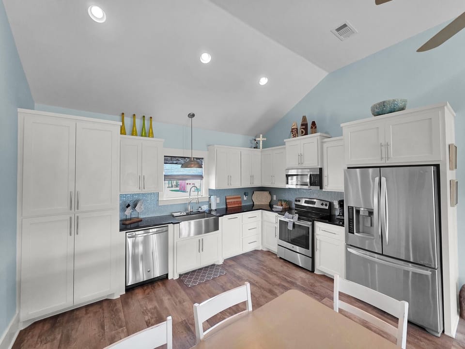 House, 3 Bedrooms | Private kitchen | Fridge, oven, coffee/tea maker, toaster