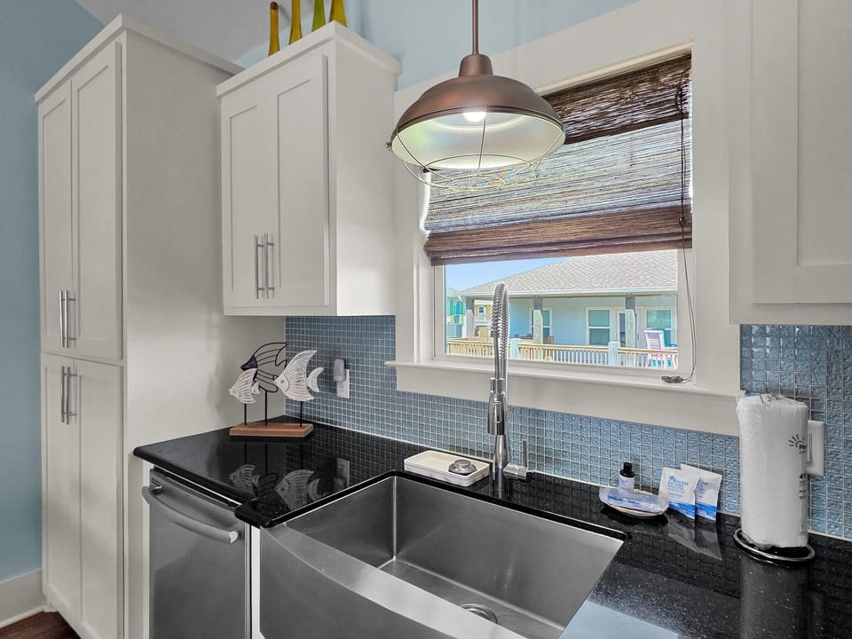 House, 3 Bedrooms | Private kitchen | Fridge, oven, coffee/tea maker, toaster