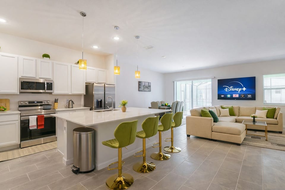 Full-size fridge, microwave, oven, toaster