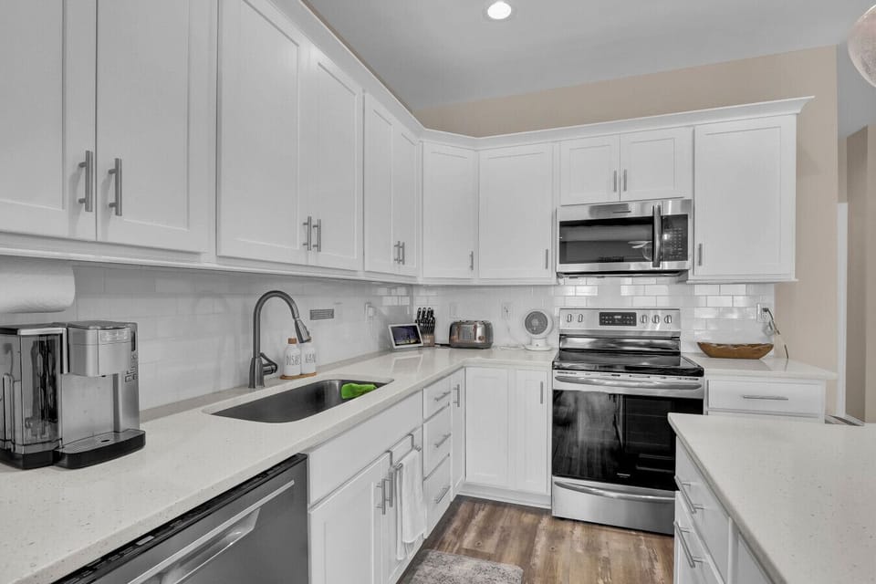 Stainless steel appliances/ fully stocked