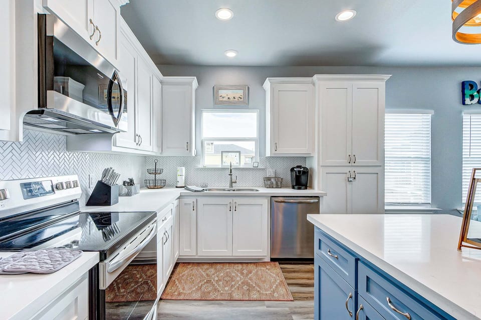 House, 3 Bedrooms | Private kitchen | Fridge, oven, coffee/tea maker