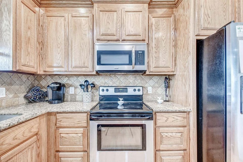 House, 4 Bedrooms | Private kitchen | Fridge, oven, coffee/tea maker, toaster
