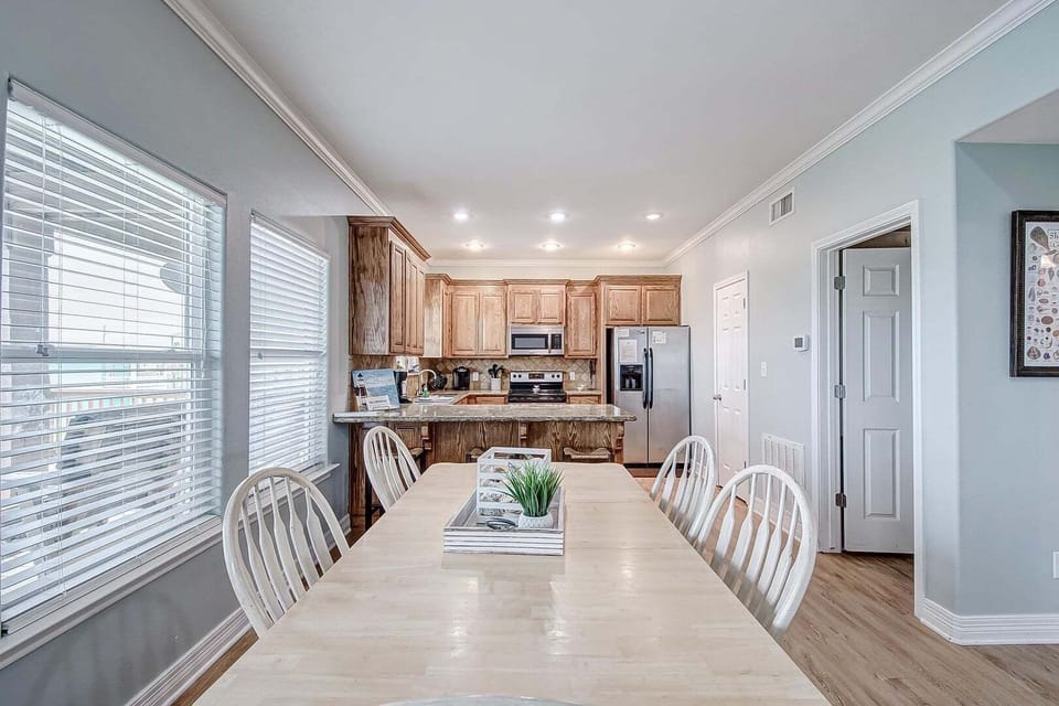 House, 4 Bedrooms | Dining