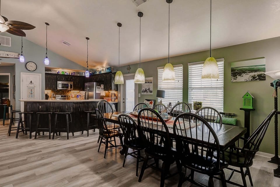 House, 4 Bedrooms | Dining