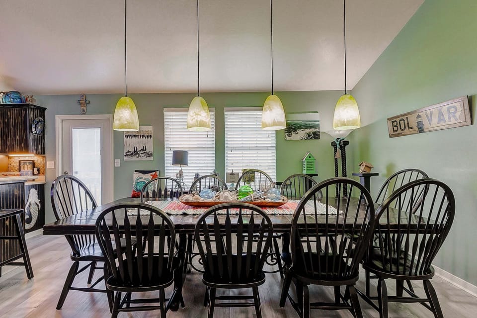 House, 4 Bedrooms | Dining