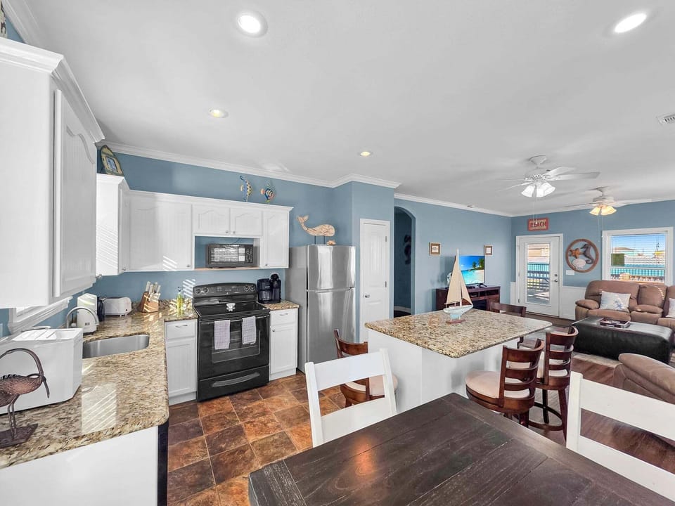 House, 2 Bedrooms | Private kitchen | Coffee/tea maker, fridge, oven, toaster