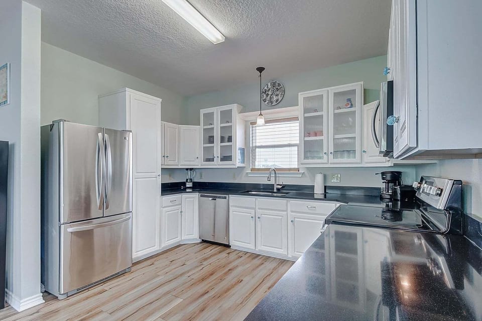 House, 3 Bedrooms | Private kitchen | Fridge, oven, coffee/tea maker