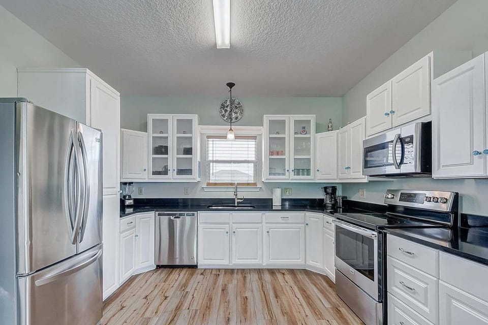 House, 3 Bedrooms | Private kitchen | Fridge, oven, coffee/tea maker