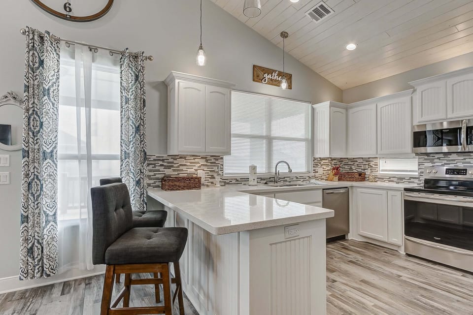House, 4 Bedrooms | Private kitchen | Fridge, oven, coffee/tea maker, toaster