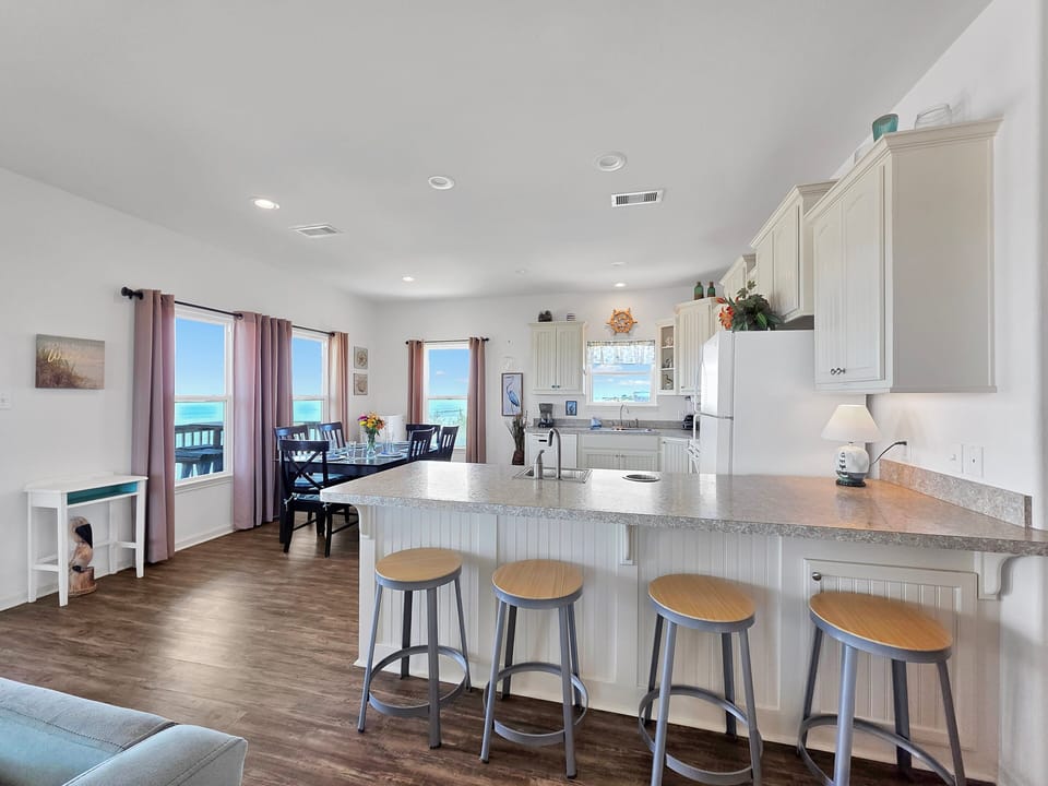 House, 2 Bedrooms | Private kitchen | Coffee/tea maker, fridge, oven, toaster