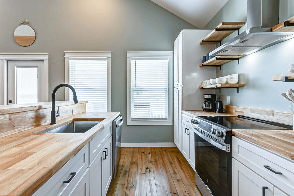 House, 2 Bedrooms | Private kitchen | Coffee/tea maker, fridge, oven, toaster