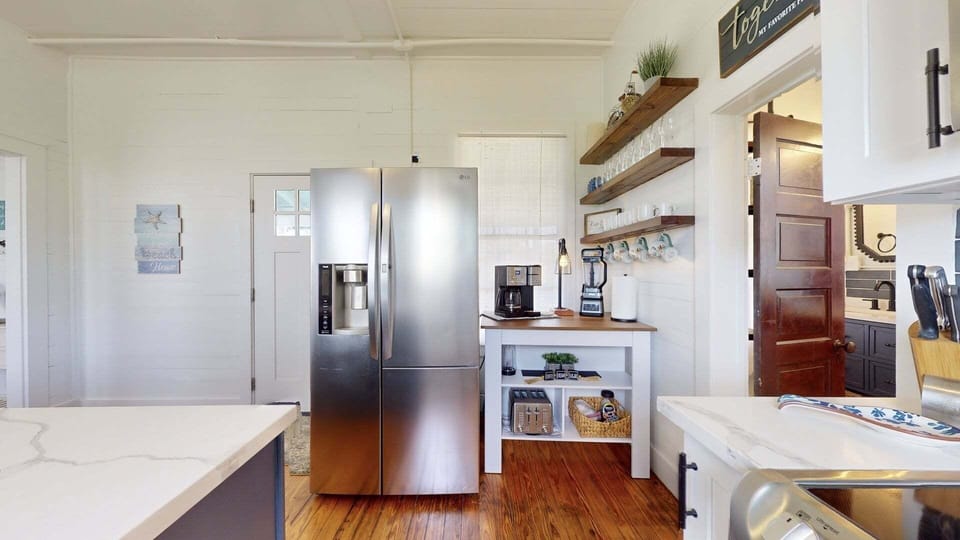House, 5 Bedrooms | Private kitchen | Fridge, oven, coffee/tea maker, toaster