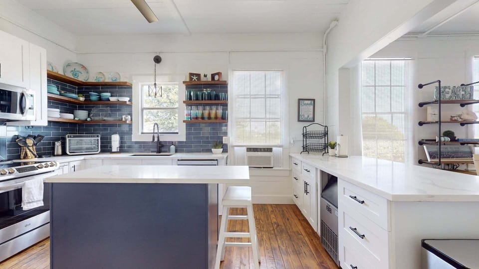 House, 5 Bedrooms | Private kitchen | Coffee/tea maker, fridge, oven, toaster