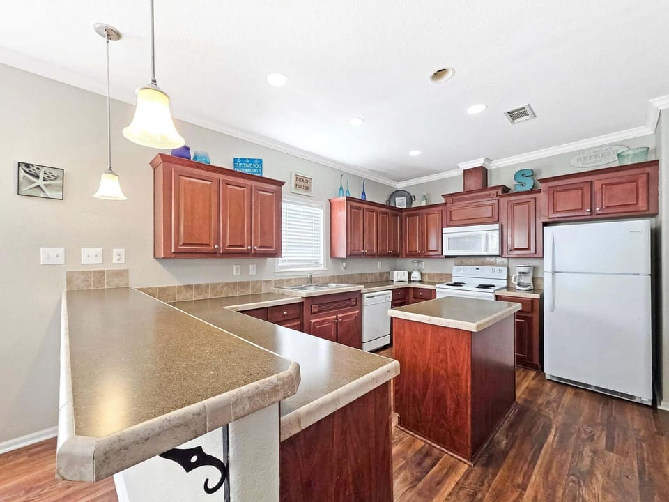 House, 3 Bedrooms | Private kitchen | Fridge, oven, coffee/tea maker, toaster