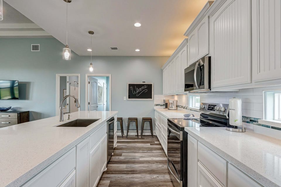 House, 3 Bedrooms | Private kitchen | Fridge, oven, stovetop, coffee/tea maker