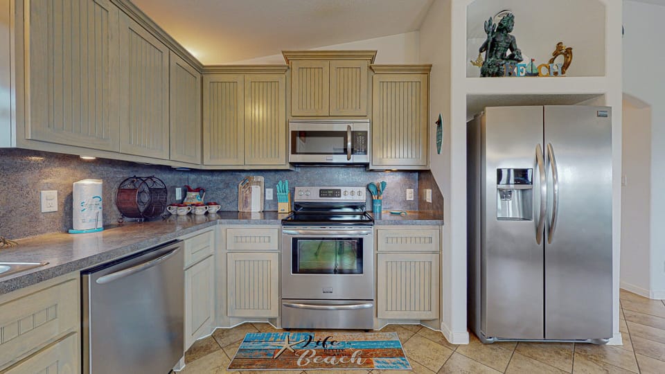 House, 2 Bedrooms | Private kitchen | Coffee/tea maker, fridge, oven, stovetop