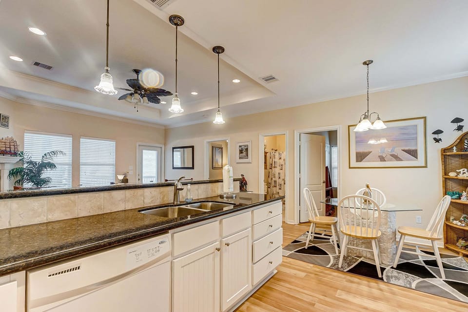 House, 3 Bedrooms | Private kitchen | Coffee/tea maker, fridge, oven, toaster