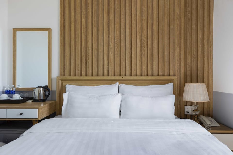 Deluxe Double Room, Beach View | Free WiFi