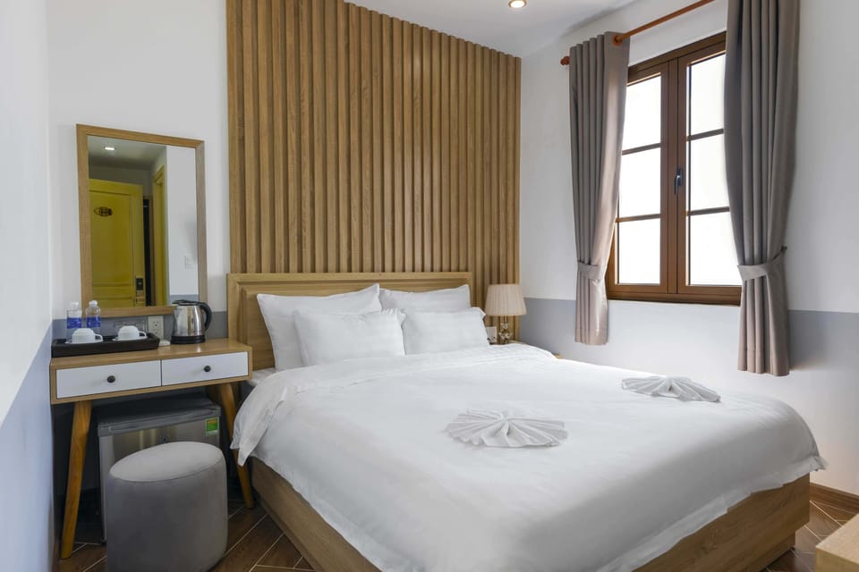 Deluxe Double Room, Beach View | Free WiFi