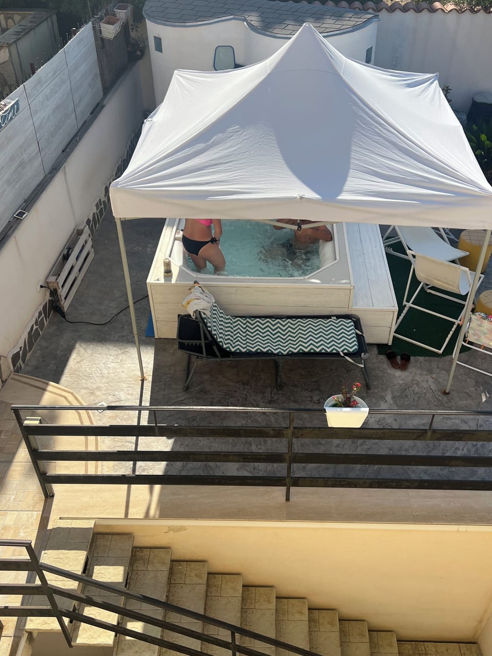 Outdoor spa tub