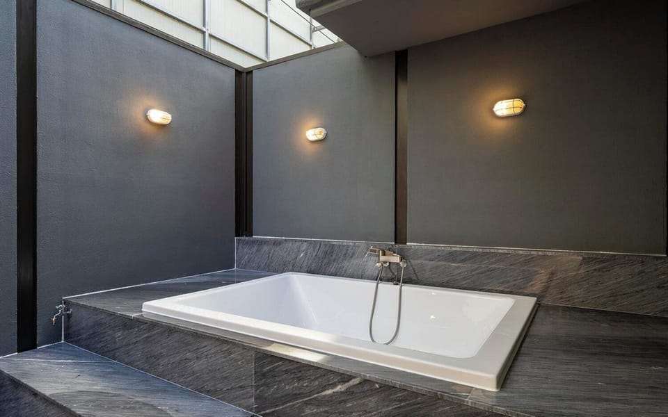 Outdoor spa tub