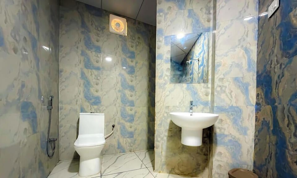 Triple Room, City View | Bathroom | Shower, towels, soap, shampoo