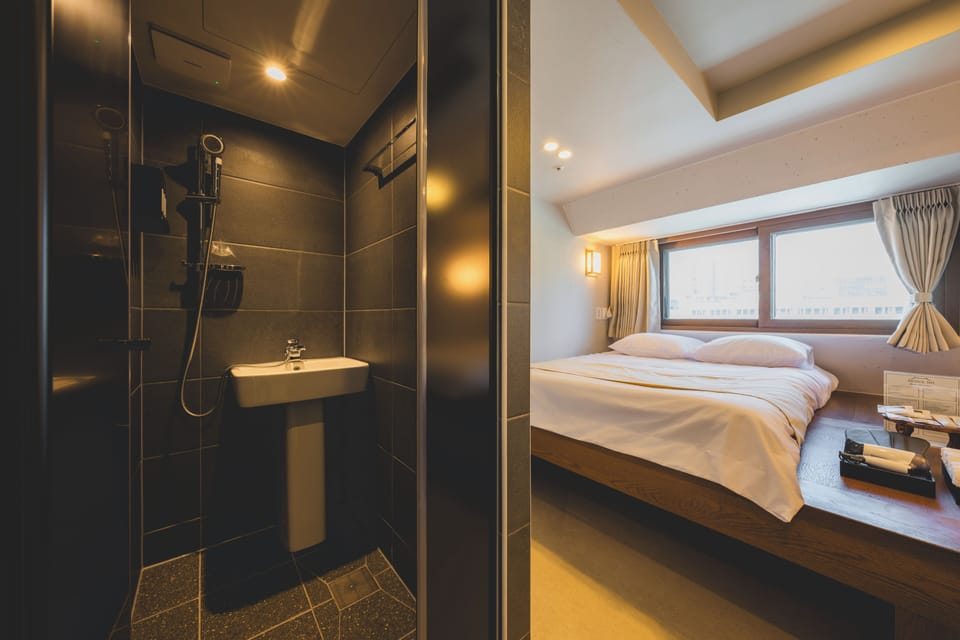 Family Quadruple Room | Bathroom | Shower, hair dryer, towels, soap