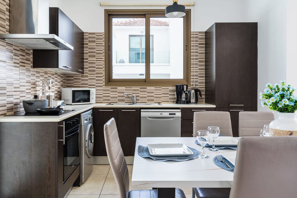 Villa, 3 Bedrooms, Private Pool, City View | Private kitchen | Coffee/tea maker, full-size fridge, microwave, oven