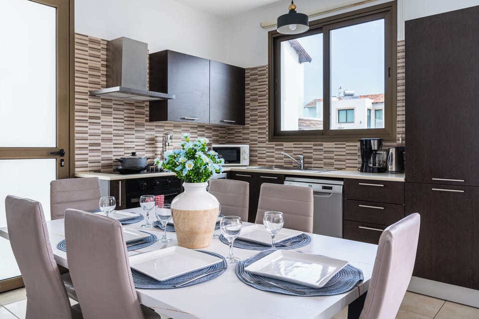 Villa, 3 Bedrooms, Private Pool, City View | Dining