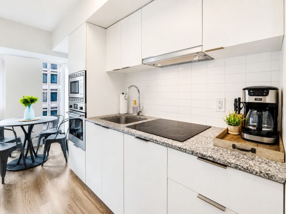 Classic Room, 1 Queen Bed with Sofa bed | Private kitchen | Fridge, microwave, oven, stovetop