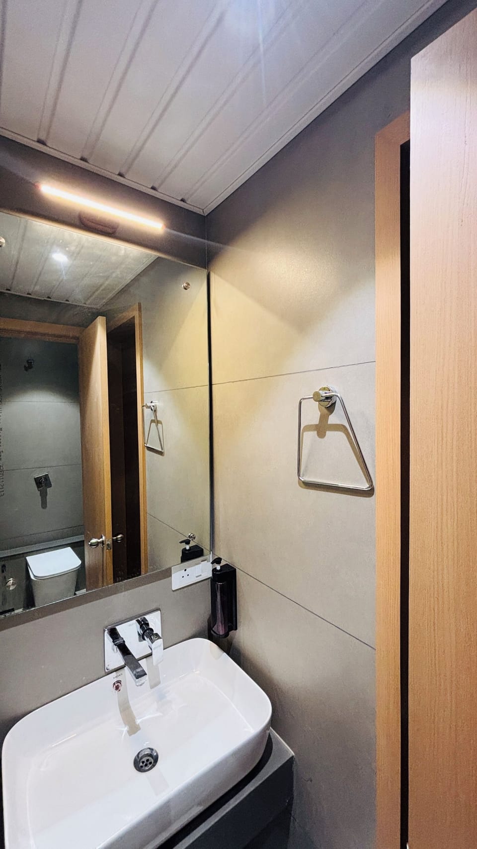 Family Quadruple Room, 4 Bedrooms | Bathroom | Shower, rainfall showerhead, slippers, bidet