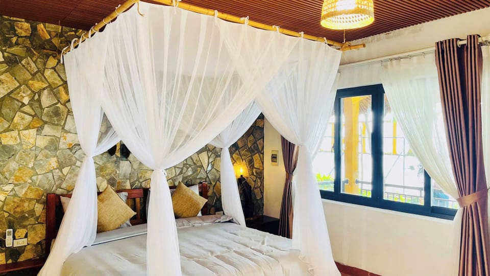 Deluxe Double Room, City View | In-room safe, desk, blackout drapes, soundproofing
