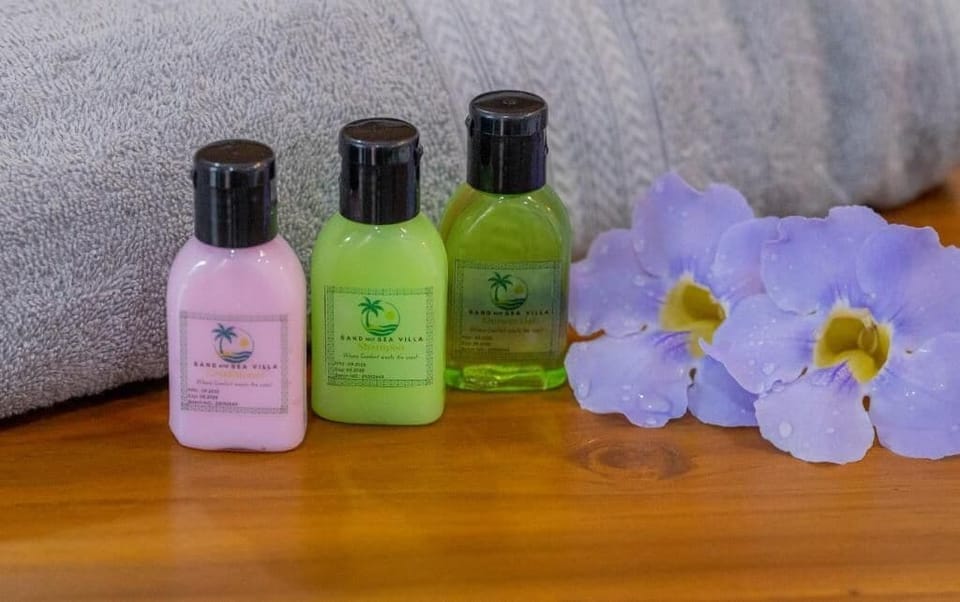 Deluxe Double Room, Garden View | Bathroom amenities | Free toiletries, bidet, towels, soap