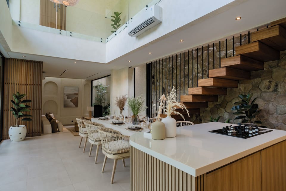 Premium Villa, 2 Bedrooms, Balcony, Partial Sea View | Dining