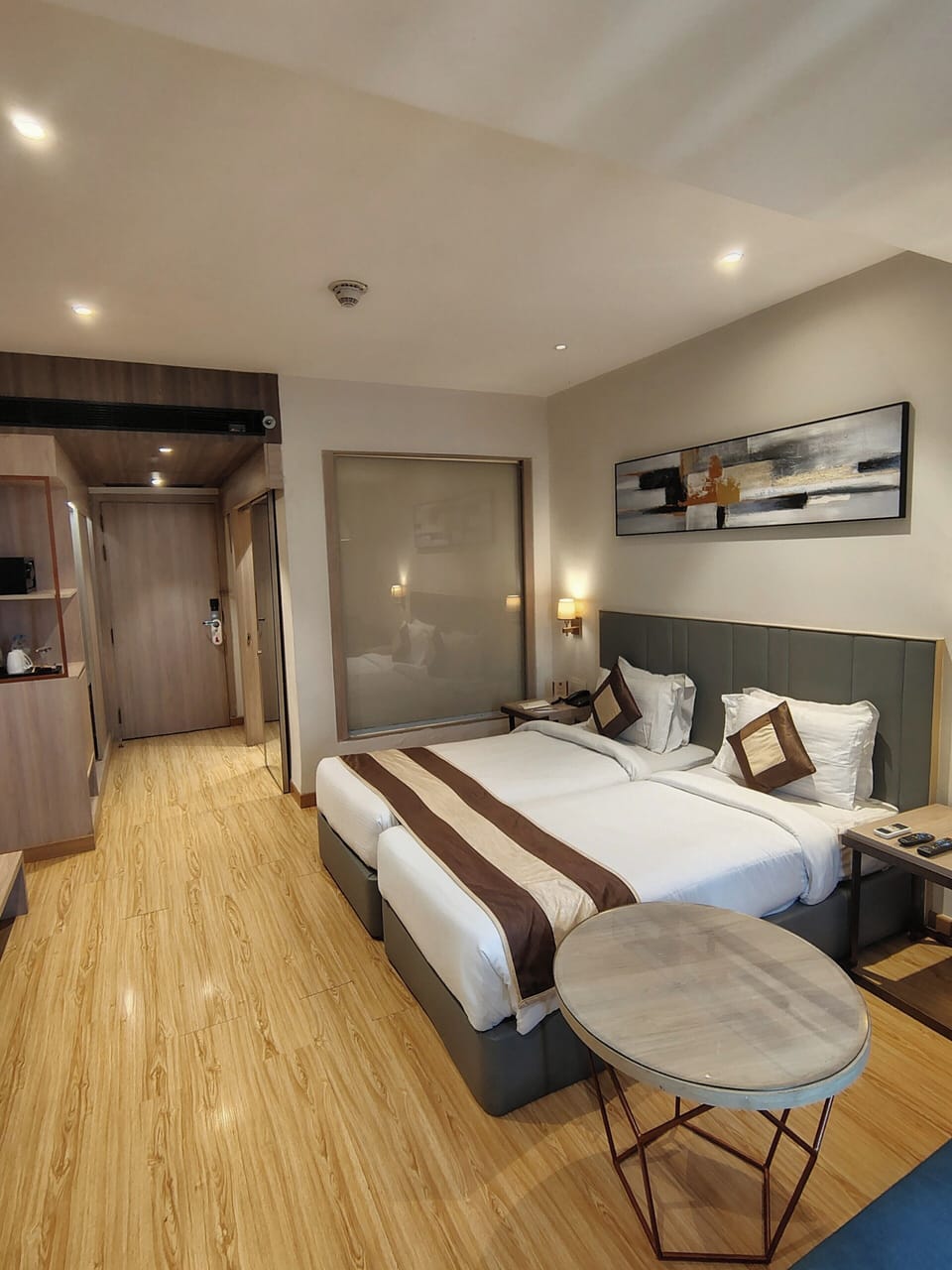 Deluxe Double or Twin Room | Premium bedding, minibar, in-room safe, desk