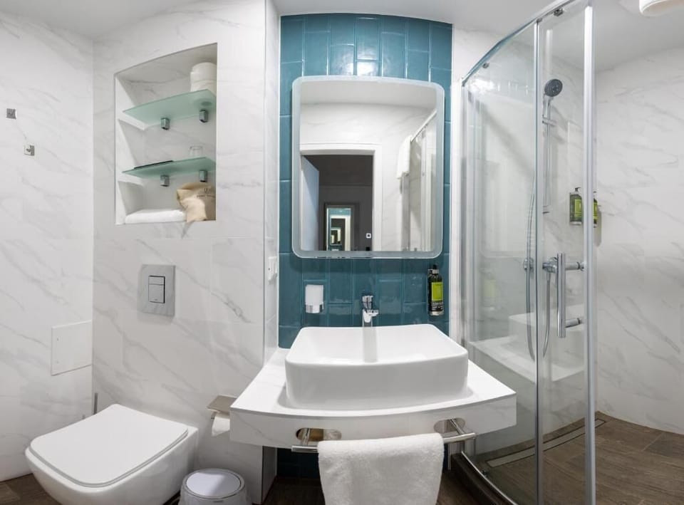 Single Room | Bathroom