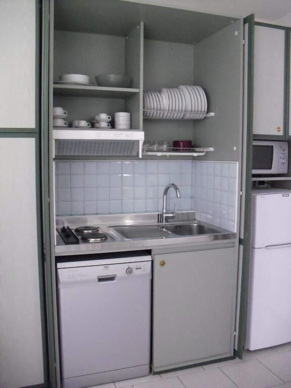 Comfort Apartment, Balcony, Partial Sea View | Private kitchen | Fridge, microwave, stovetop, cookware/dishes/utensils