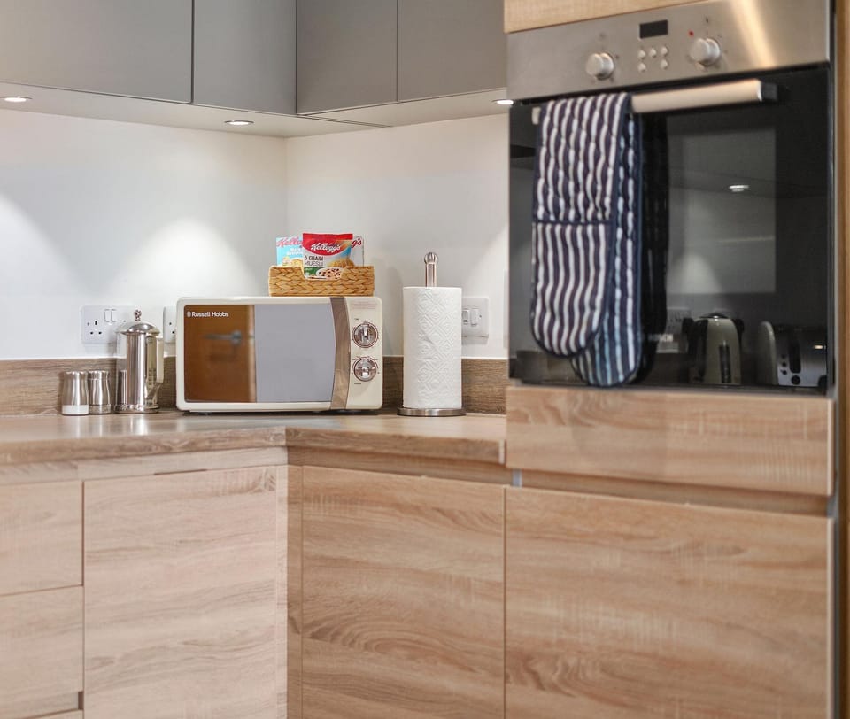 Comfort Apartment, Balcony | Private kitchen | Toaster, eco-friendly cleaning products, freezer, paper towels