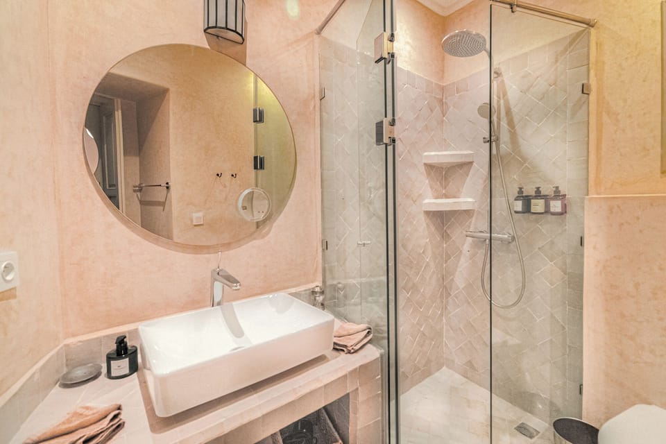 Comfort Double Room | Bathroom | Shower, hair dryer, towels, soap