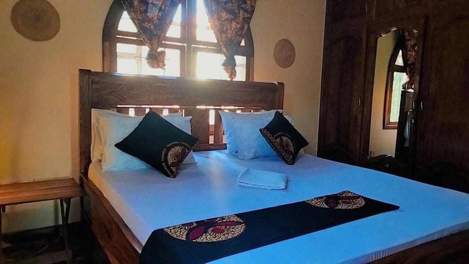 Standard Double Room, Garden View | Desk, laptop workspace, soundproofing, iron/ironing board