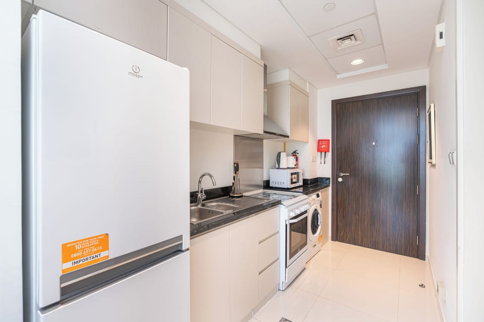 Exclusive Studio, Non Smoking, City View | Private kitchen | Full-size fridge, microwave, oven, stovetop
