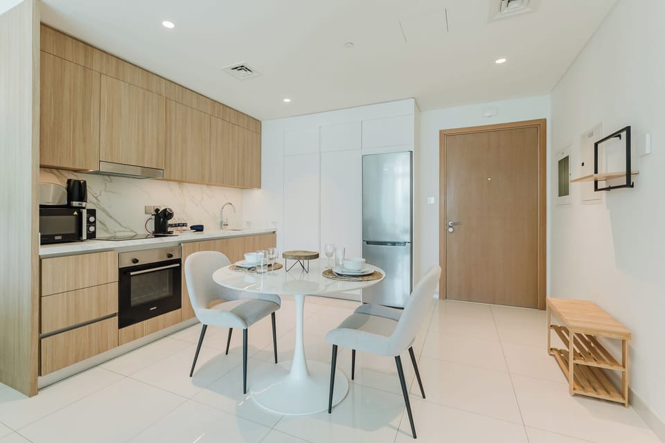 Exclusive Apartment, Non Smoking, Sea View | Dining room