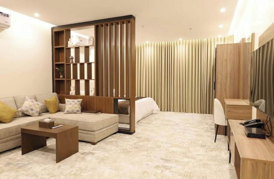 In-room safe, soundproofing, WiFi (free)