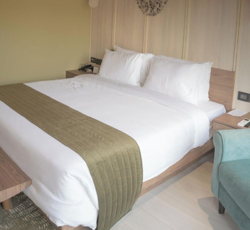 Cottage, Balcony, Garden View | In-room safe, soundproofing, iron/ironing board, free WiFi