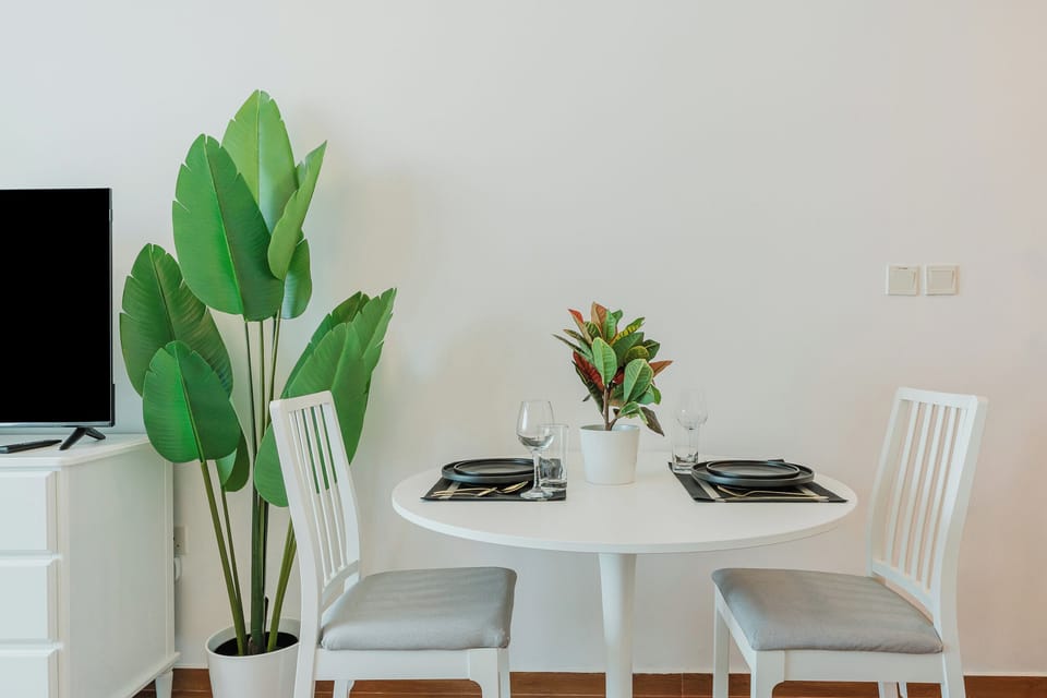 Exclusive Studio, Non Smoking, City View | Dining