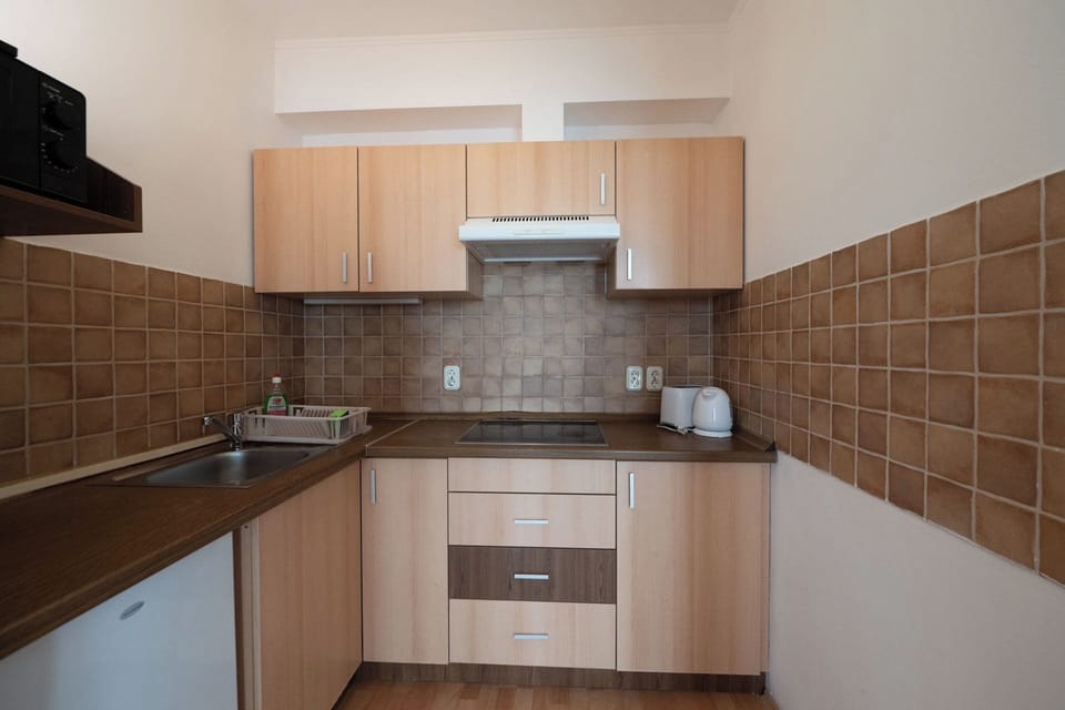 Mini-fridge, microwave, electric kettle, cookware/dishes/utensils