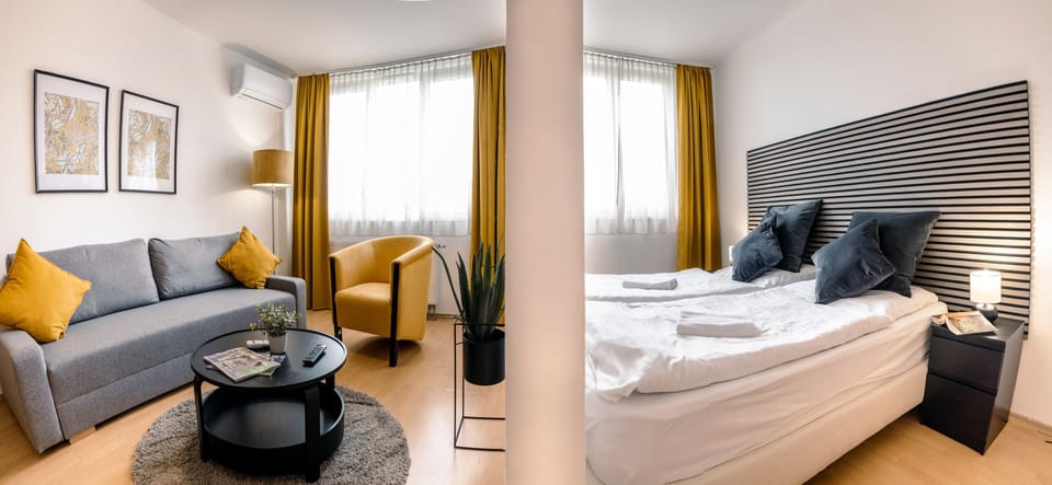 Superior Studio, Balcony | Desk, iron/ironing board, free WiFi