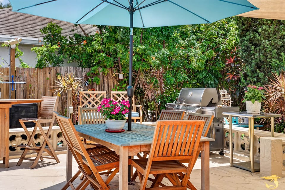 Teak outdoor furniture seats 12+