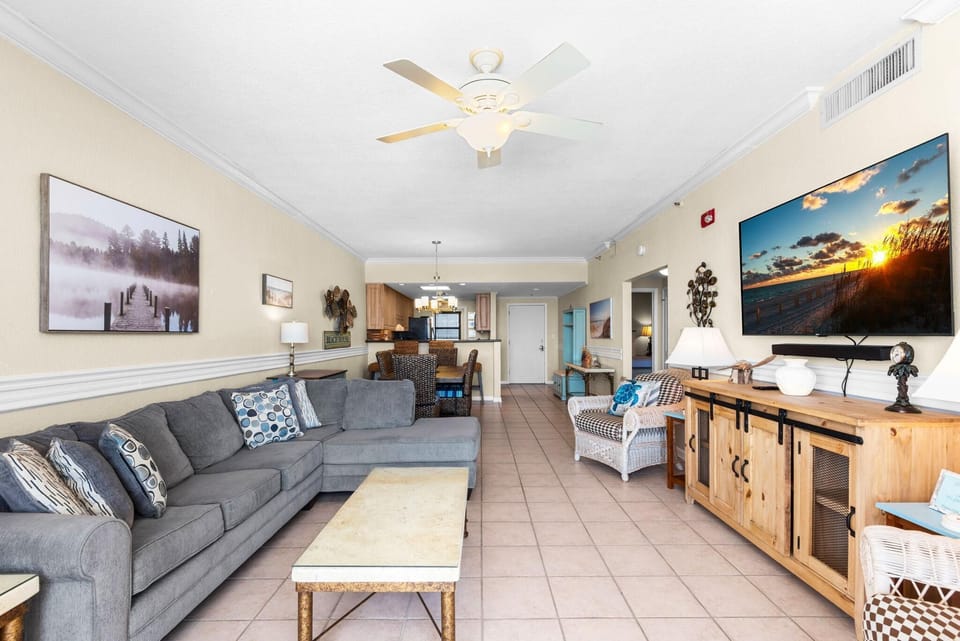 Condo, Multiple Beds (Navarre Towers 1202 - The Penthouse P) | Living area
